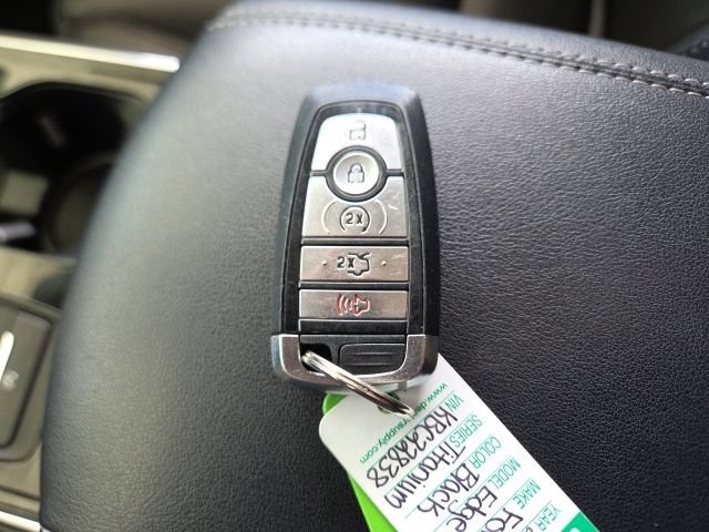Used 2019 Ford Edge Titanium AWD/4WD image 9