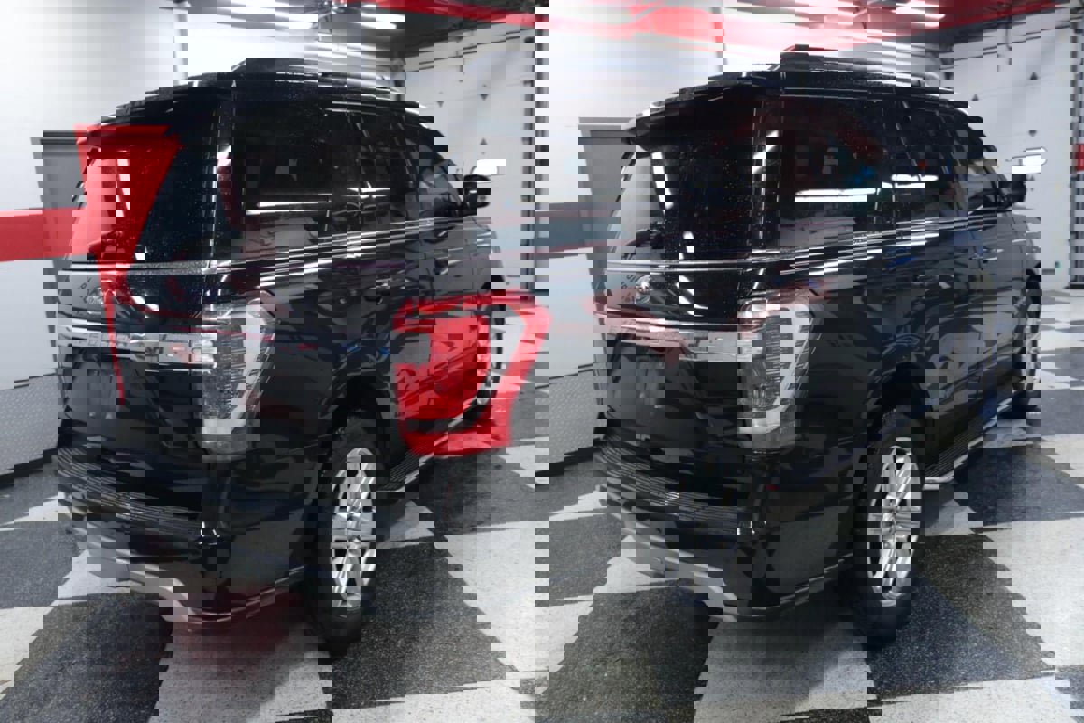 Used 2019 Ford Expedition XLT w/ Equipment Group 202A RWD image 7