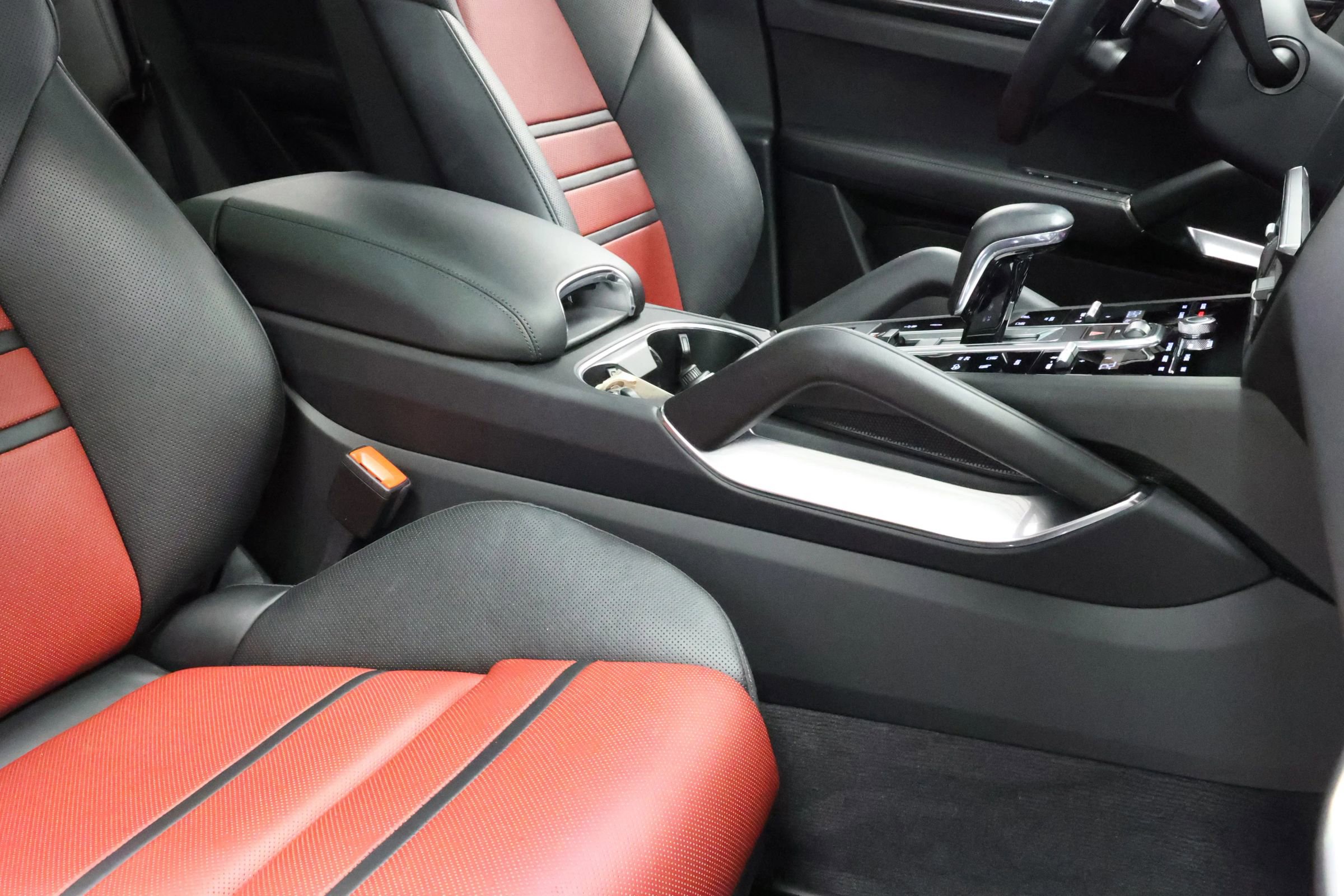 Used 2020 Porsche Cayenne Turbo image 82