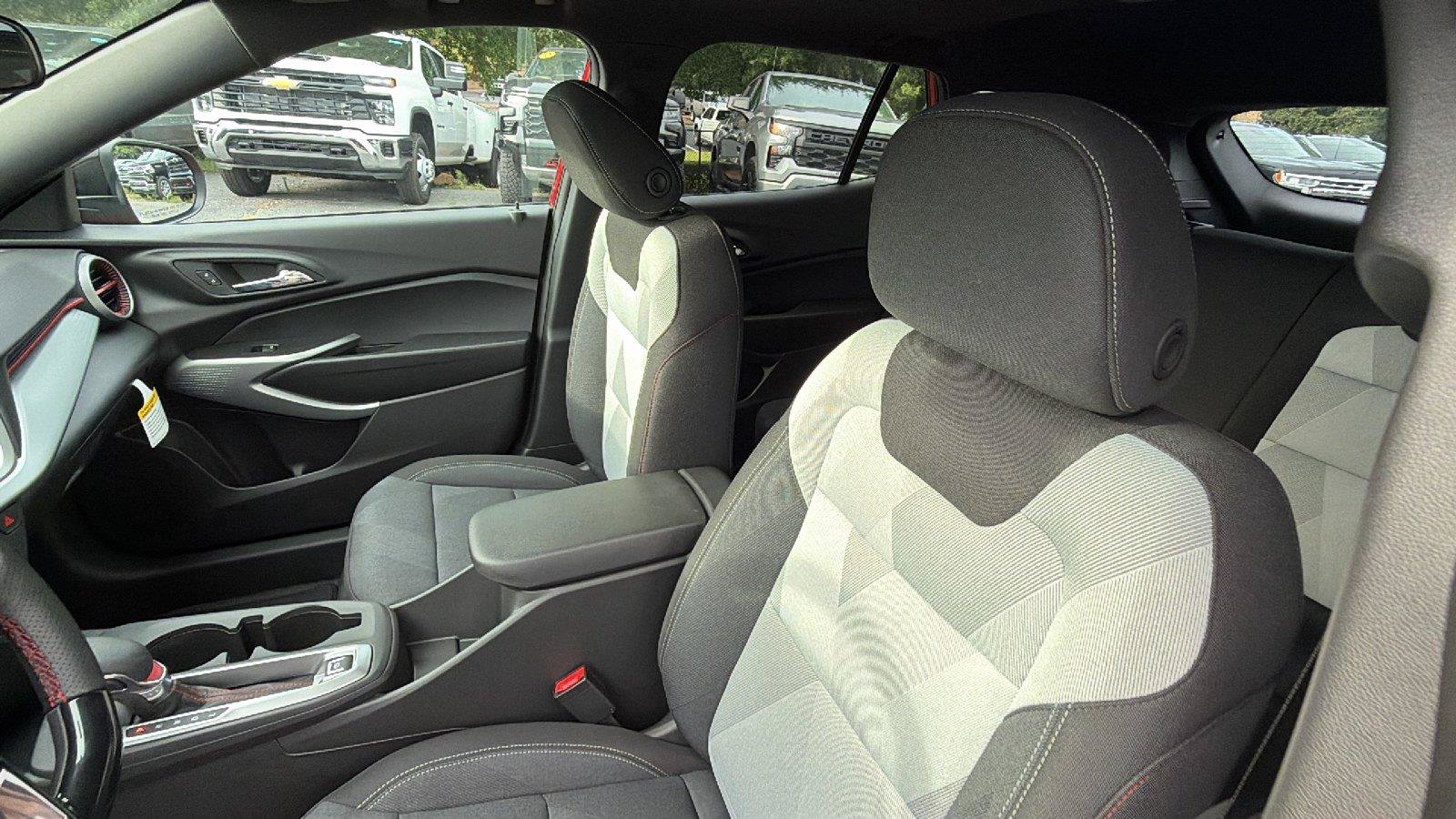 New 2026 Chevrolet Trax RS w/ Sunroof Package FWD image 18