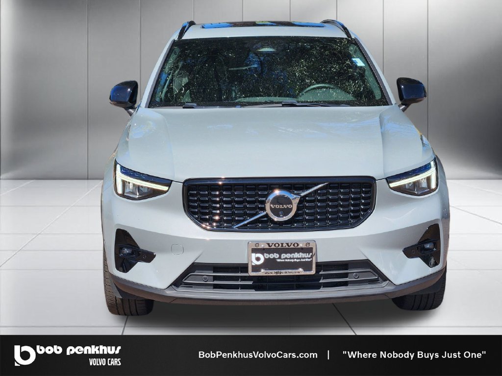 Used 2025 Volvo XC40 B5 Plus AWD/4WD image 22