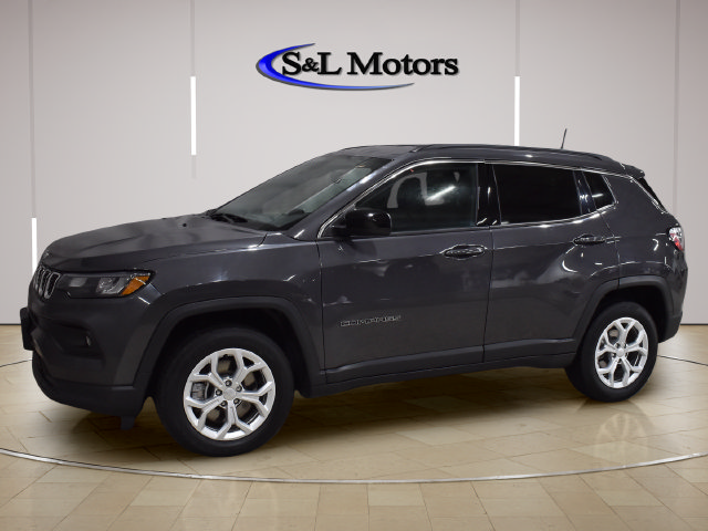 Used 2024 Jeep Compass Latitude AWD/4WD image 3