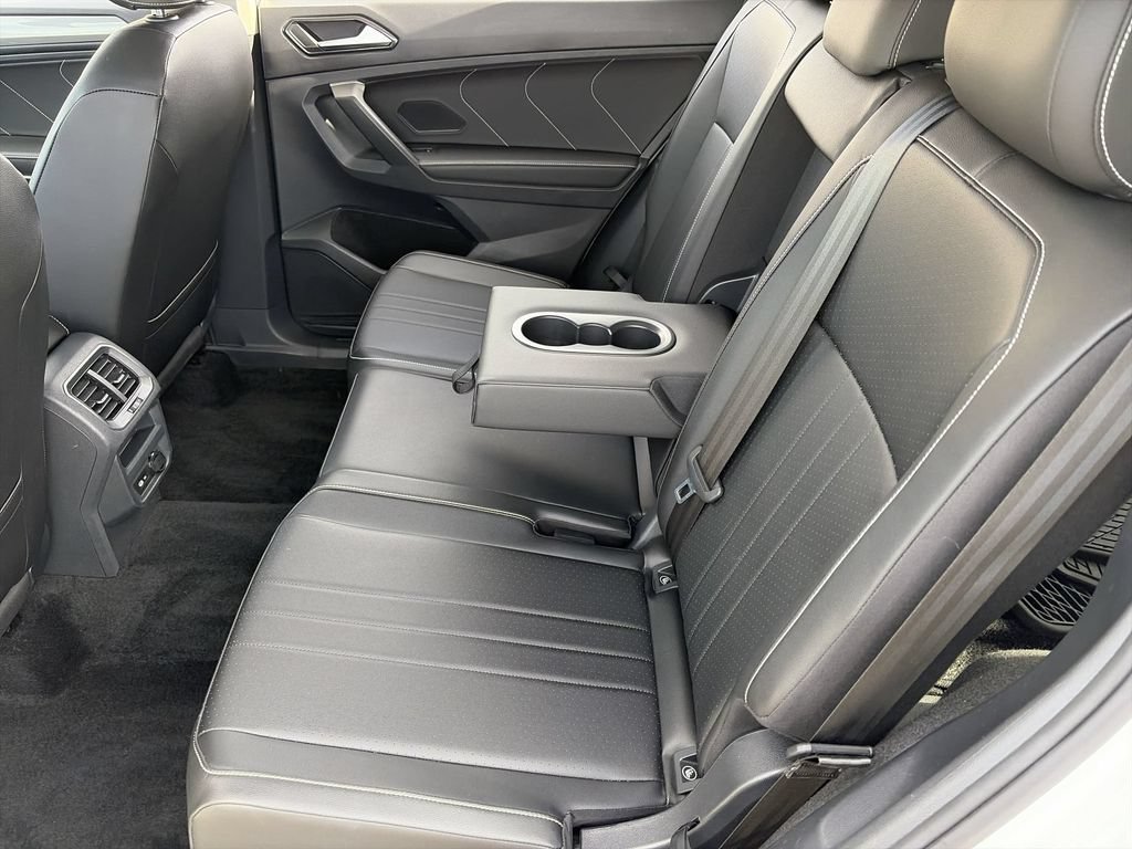 Used 2022 Volkswagen Tiguan SE AWD/4WD image 32