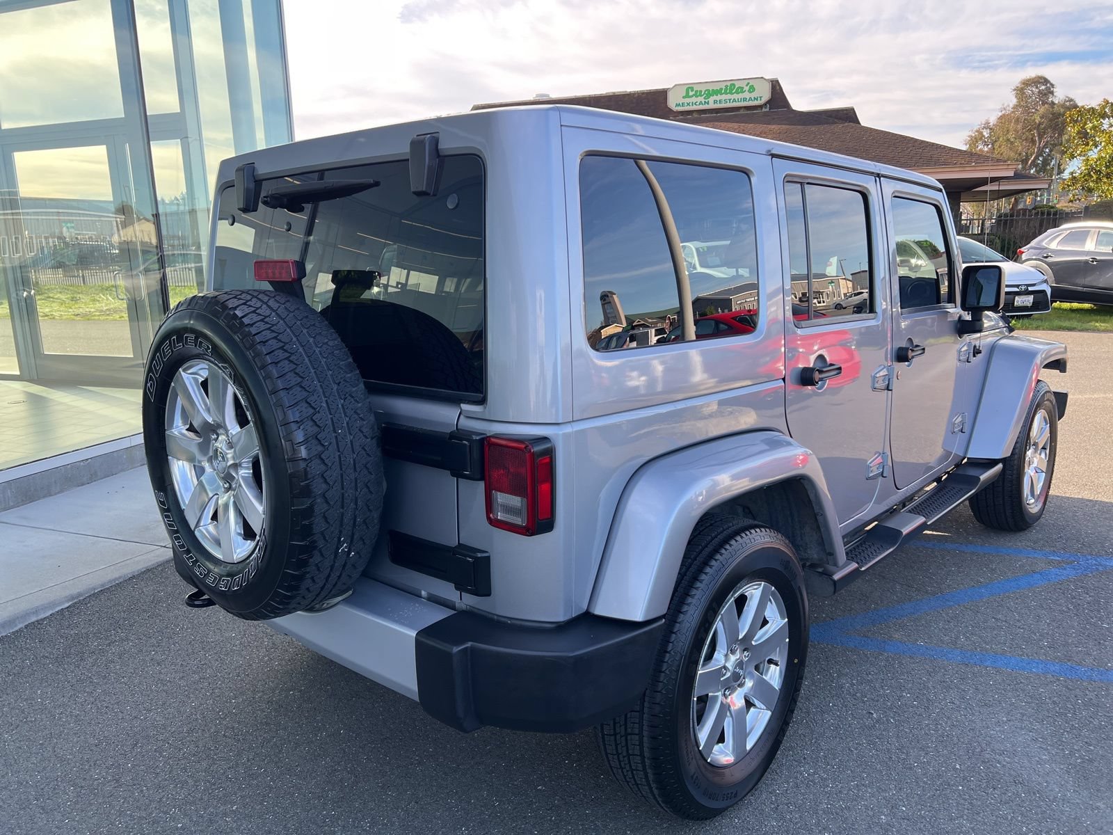 Used 2015 Jeep Wrangler Unlimited Sahara w/ Connectivity Group AWD/4WD image 6