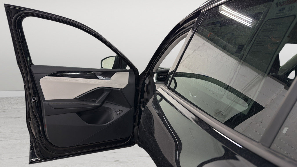 New 2026 Volkswagen Tiguan SE FWD image 14