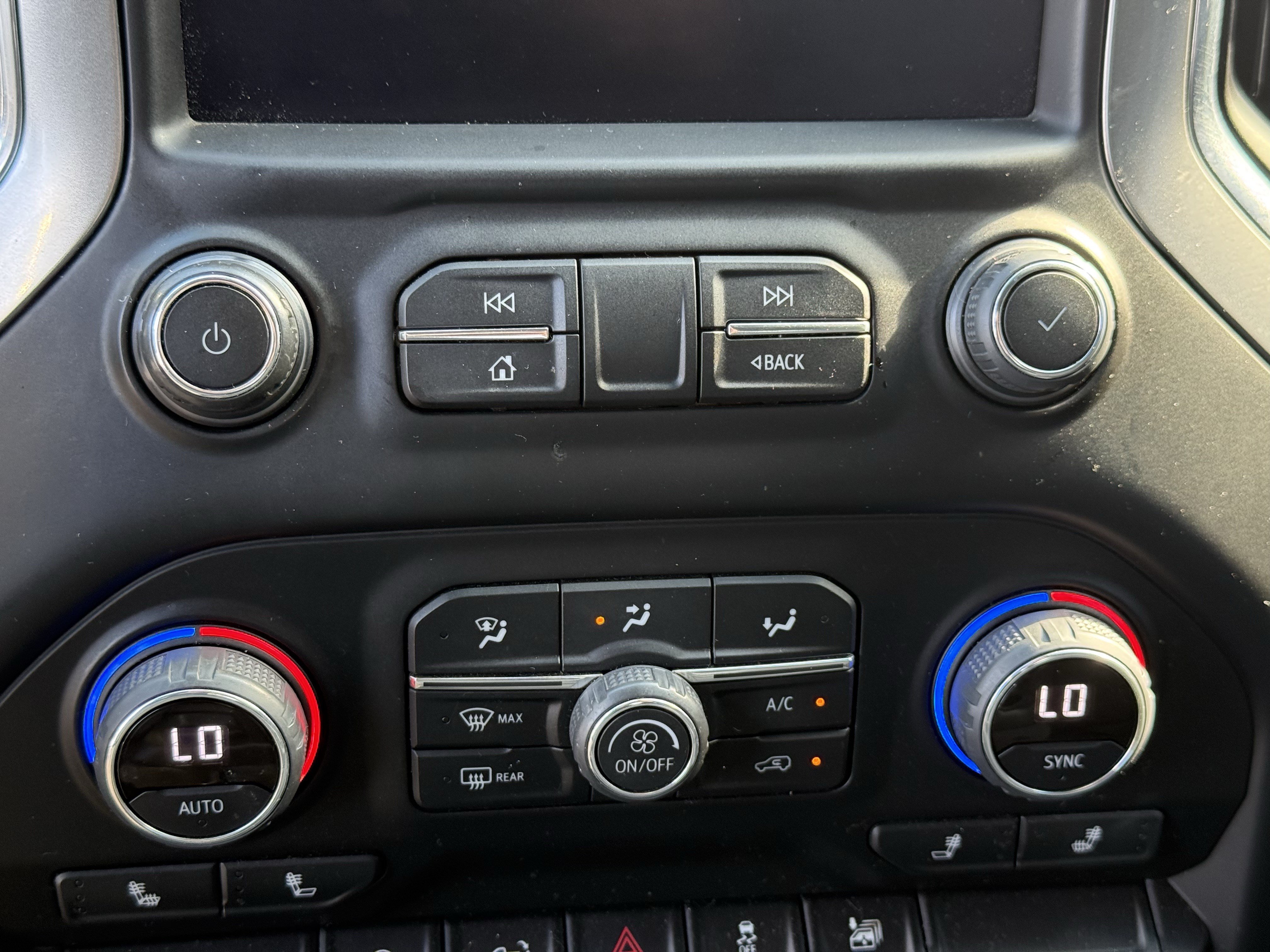 Used 2022 Chevrolet Silverado 1500 LT AWD/4WD image 26