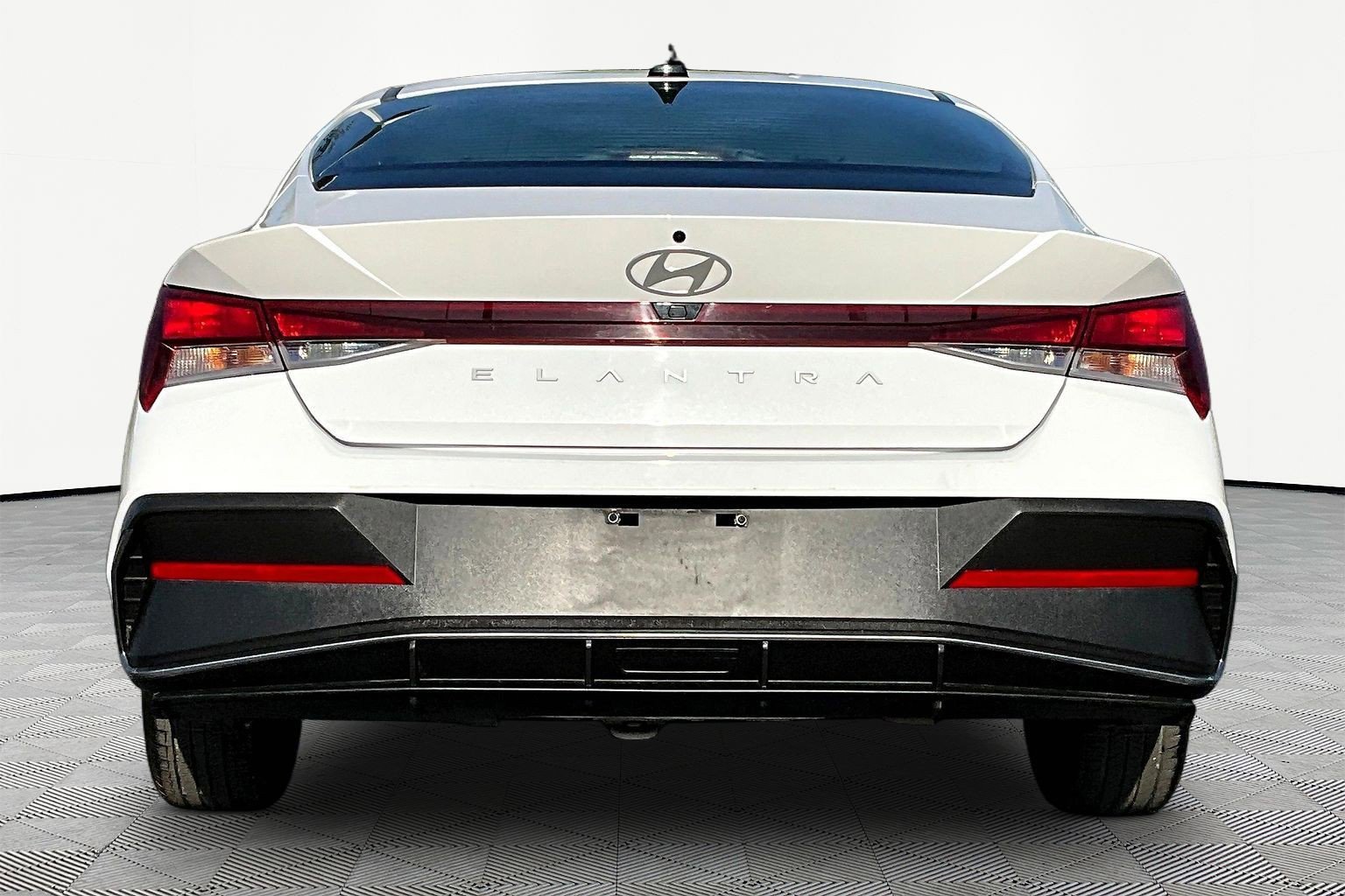 Used 2024 Hyundai Elantra SEL FWD image 5