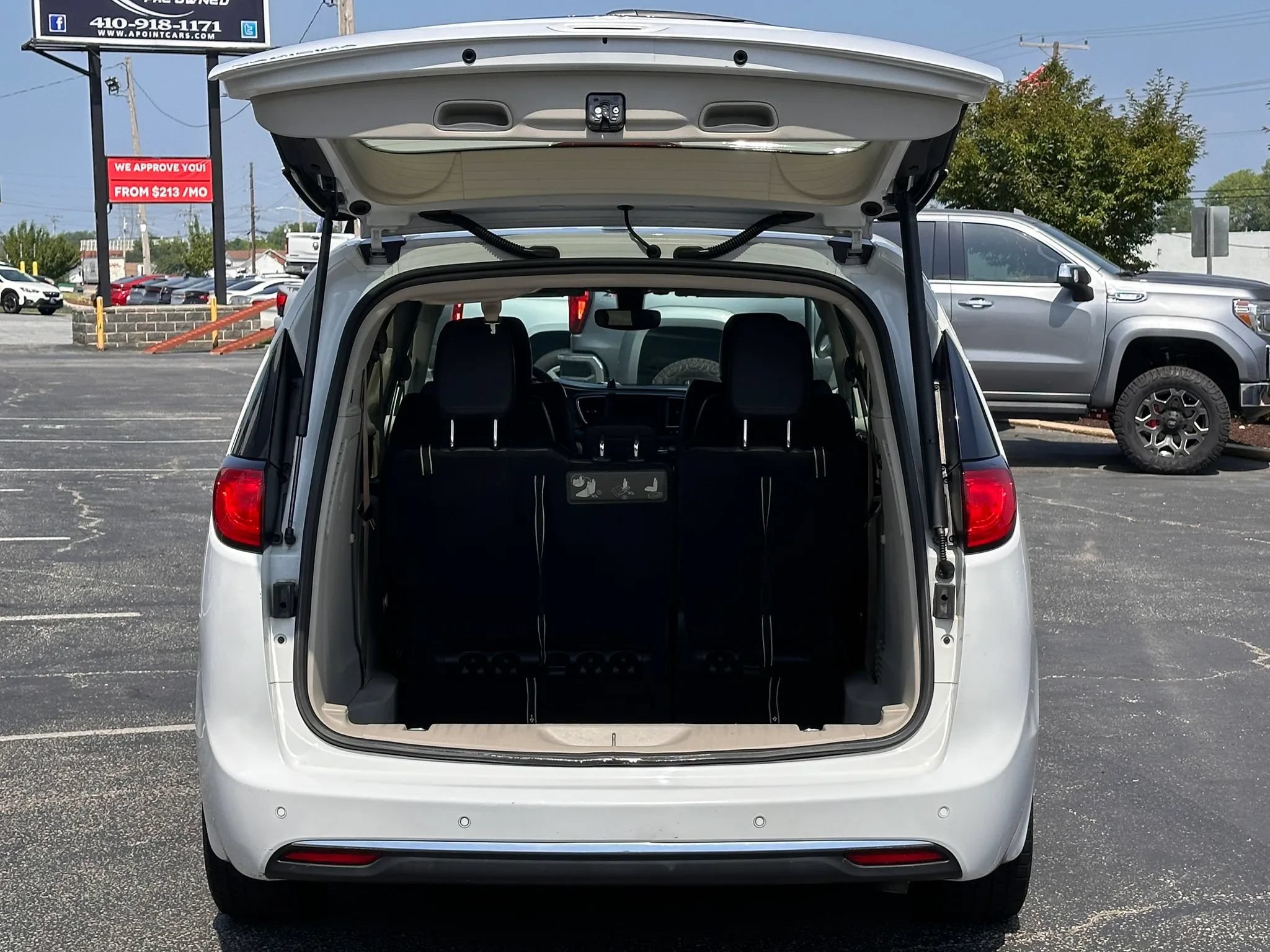Used 2019 Chrysler Pacifica Touring-L FWD image 7