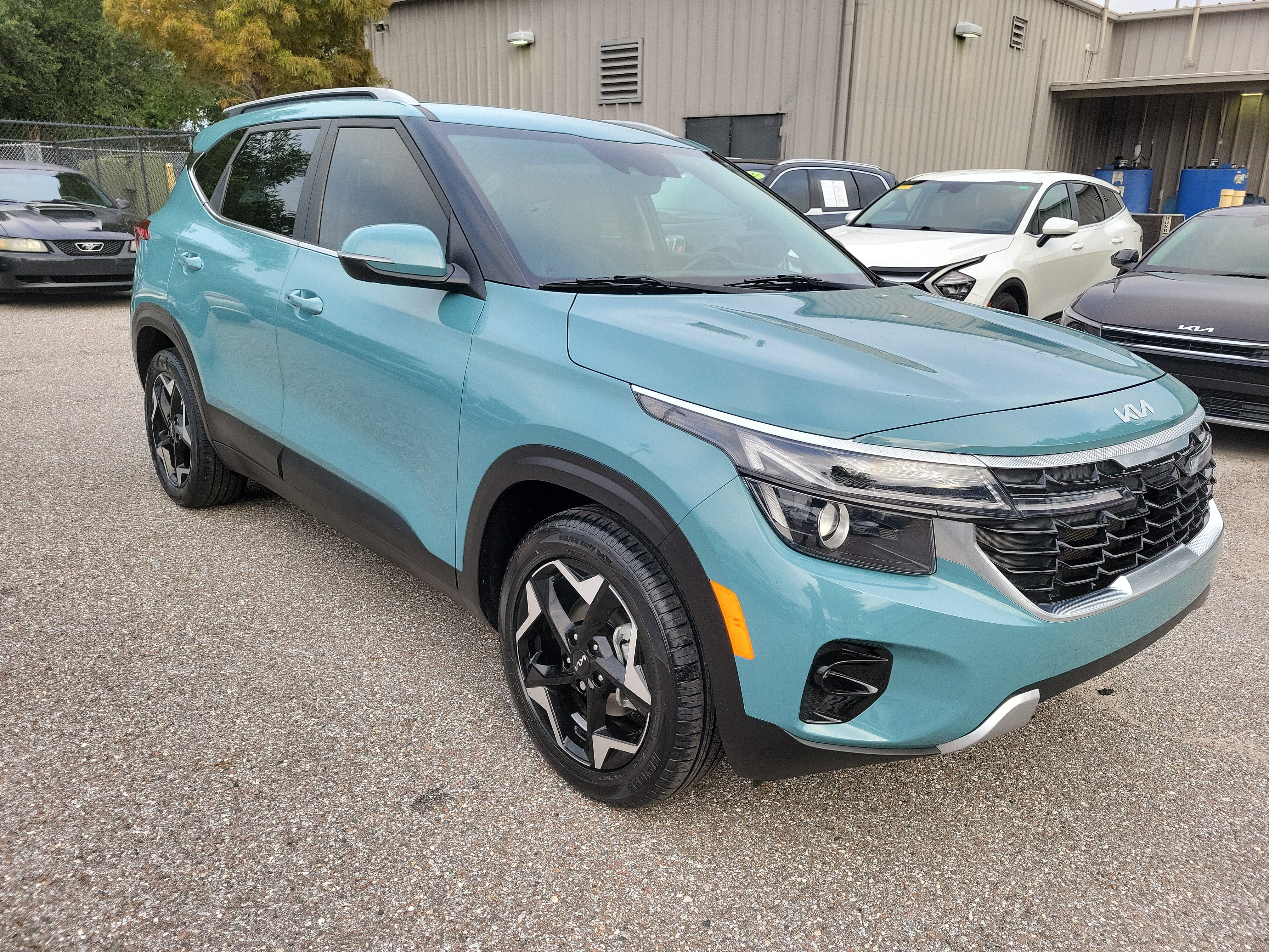 Used 2024 Kia Seltos EX FWD image 5