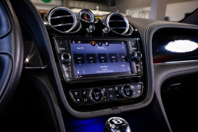 Used 2018 Bentley Bentayga image 42