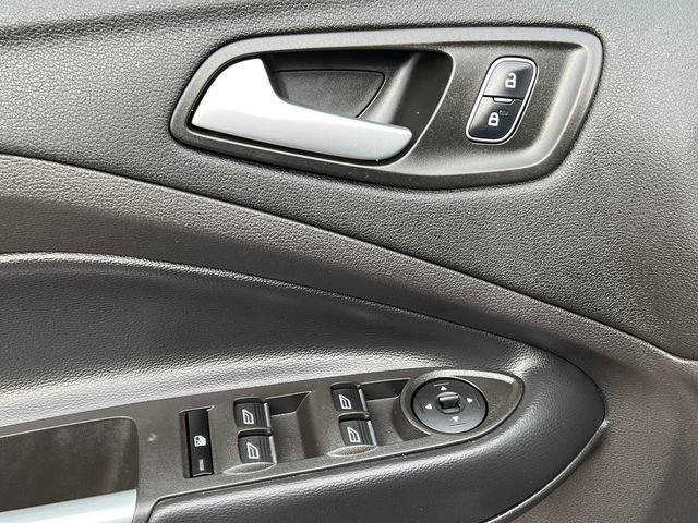 Used 2019 Ford Escape SE image 15