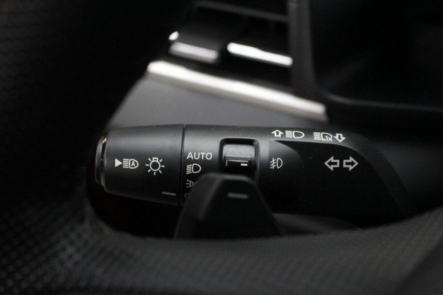 Used 2025 Mitsubishi Outlander SEL image 13