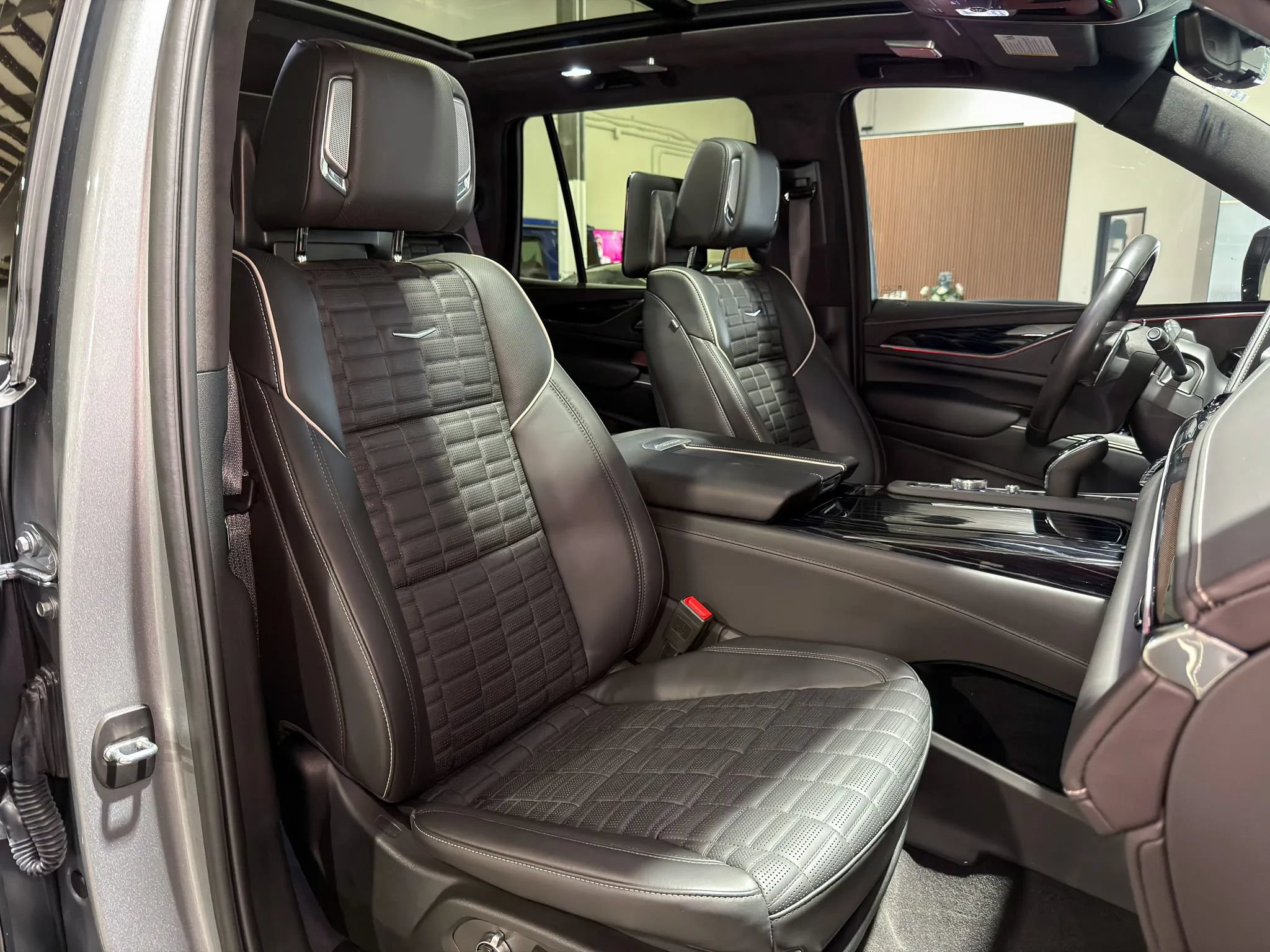 Used 2024 Cadillac Escalade V AWD/4WD image 25