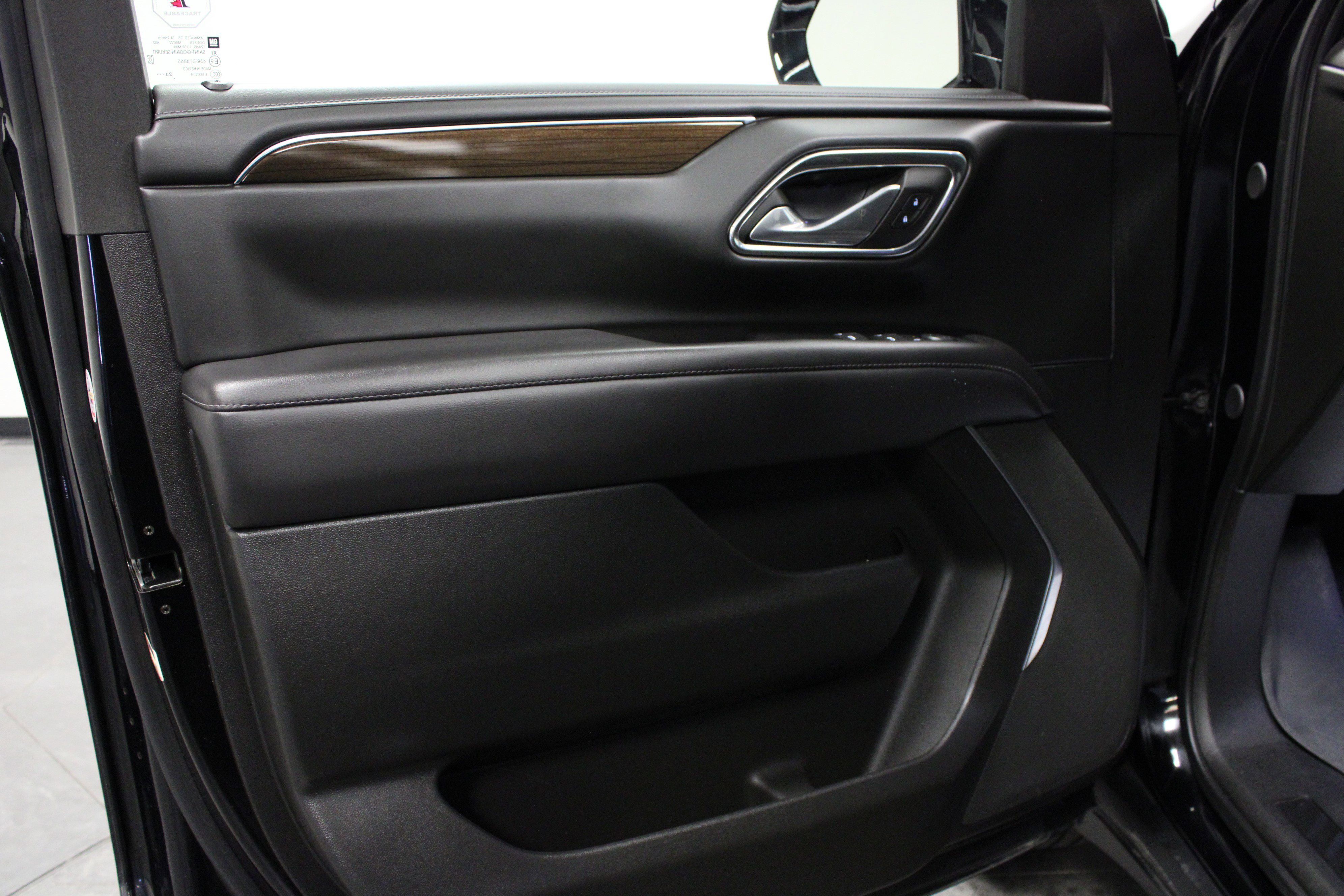 Used 2024 GMC Yukon XL SLE image 11