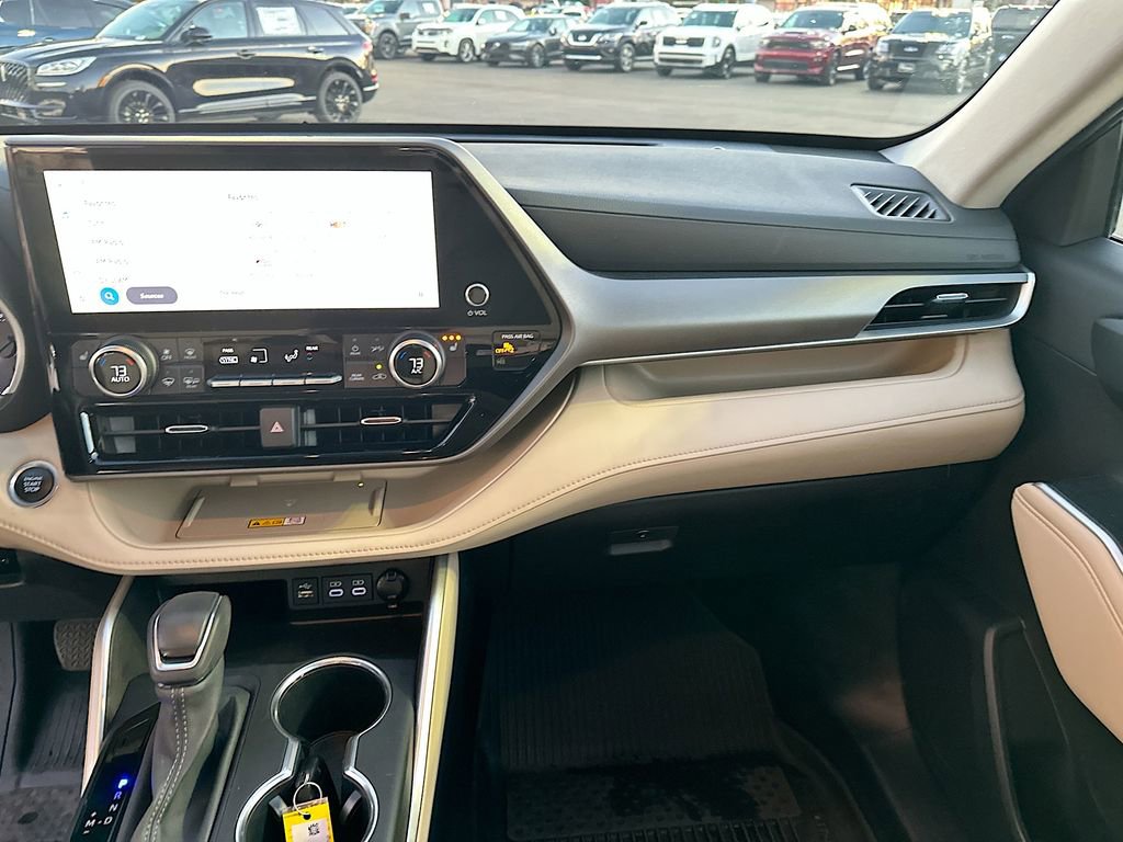 Used 2024 Toyota Highlander XLE image 20