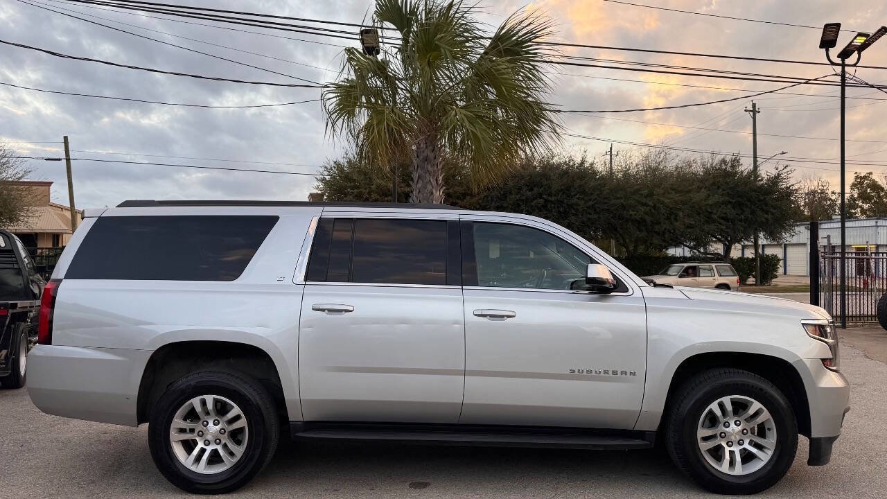 Used 2018 Chevrolet Suburban LT AWD/4WD image 3