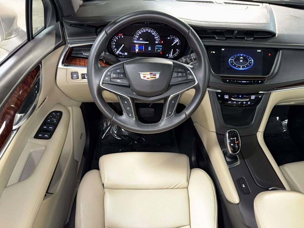 Used 2017 Cadillac XT5 Luxury w/ Driver Awareness Package image 4