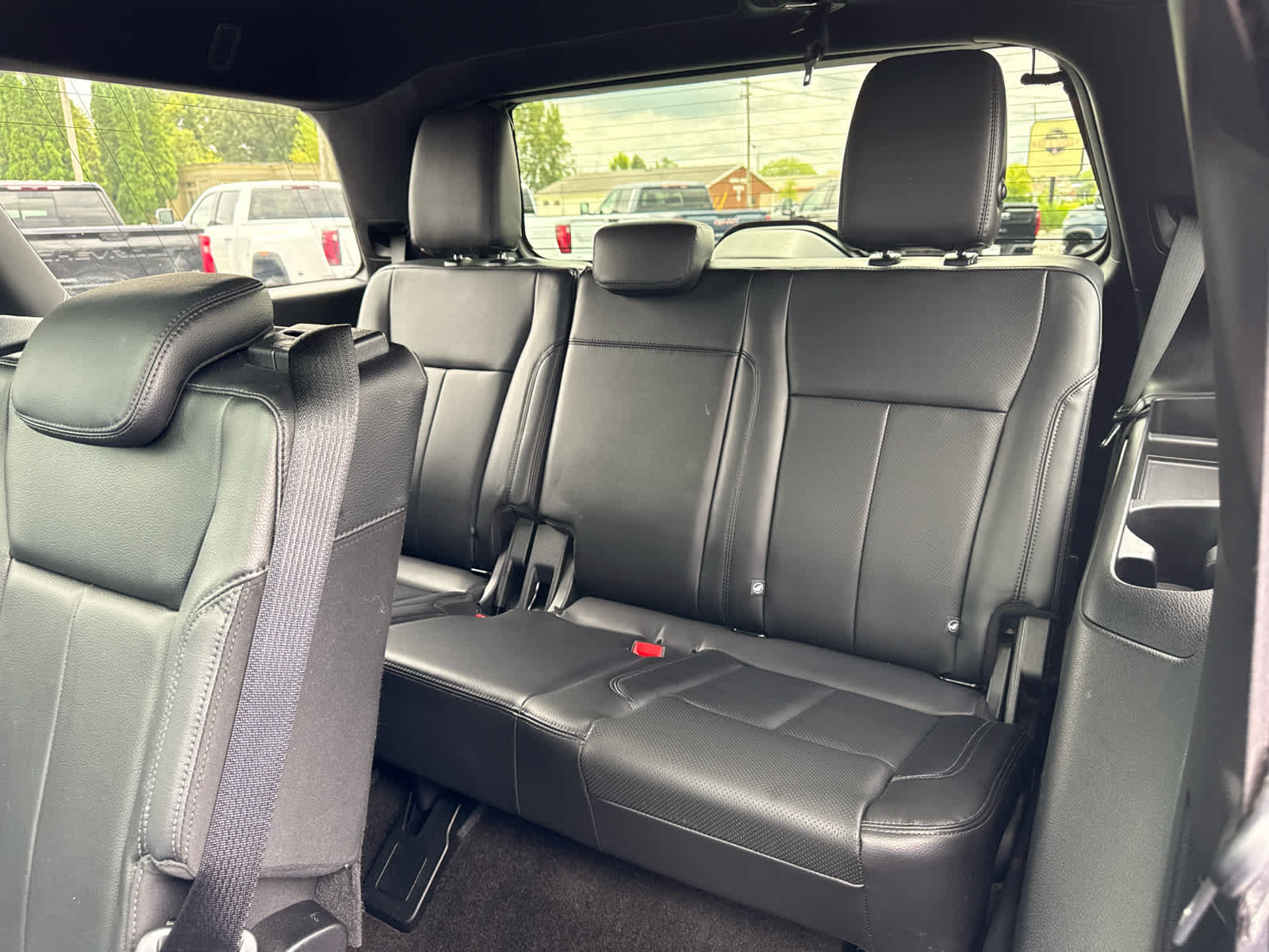 Used 2018 Ford Expedition XLT w/ Equipment Group 202A AWD/4WD image 24