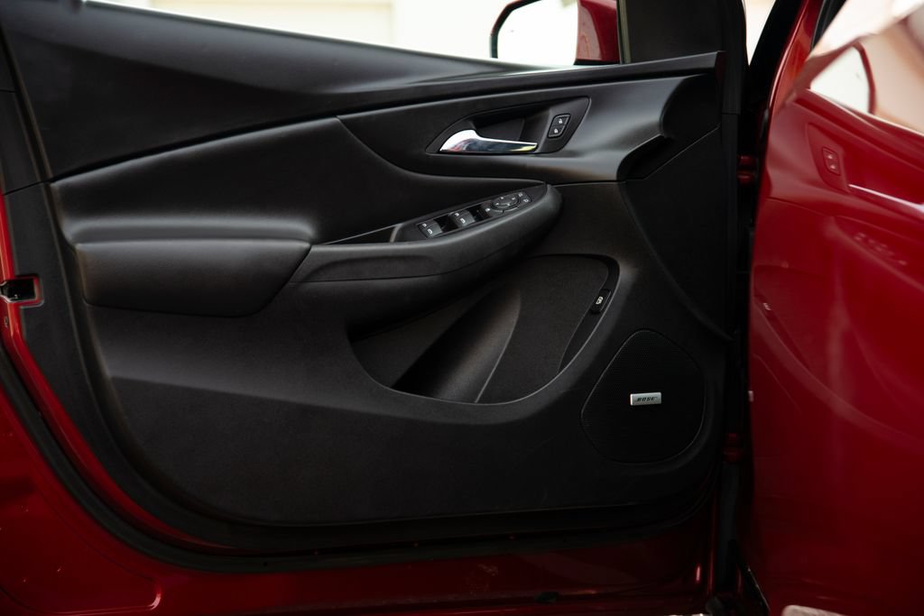 Used 2018 Chevrolet Volt Premier w/ Driver Confidence Package FWD image 9