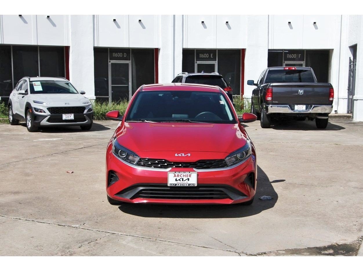 Used 2022 Kia Forte LXS FWD image 2