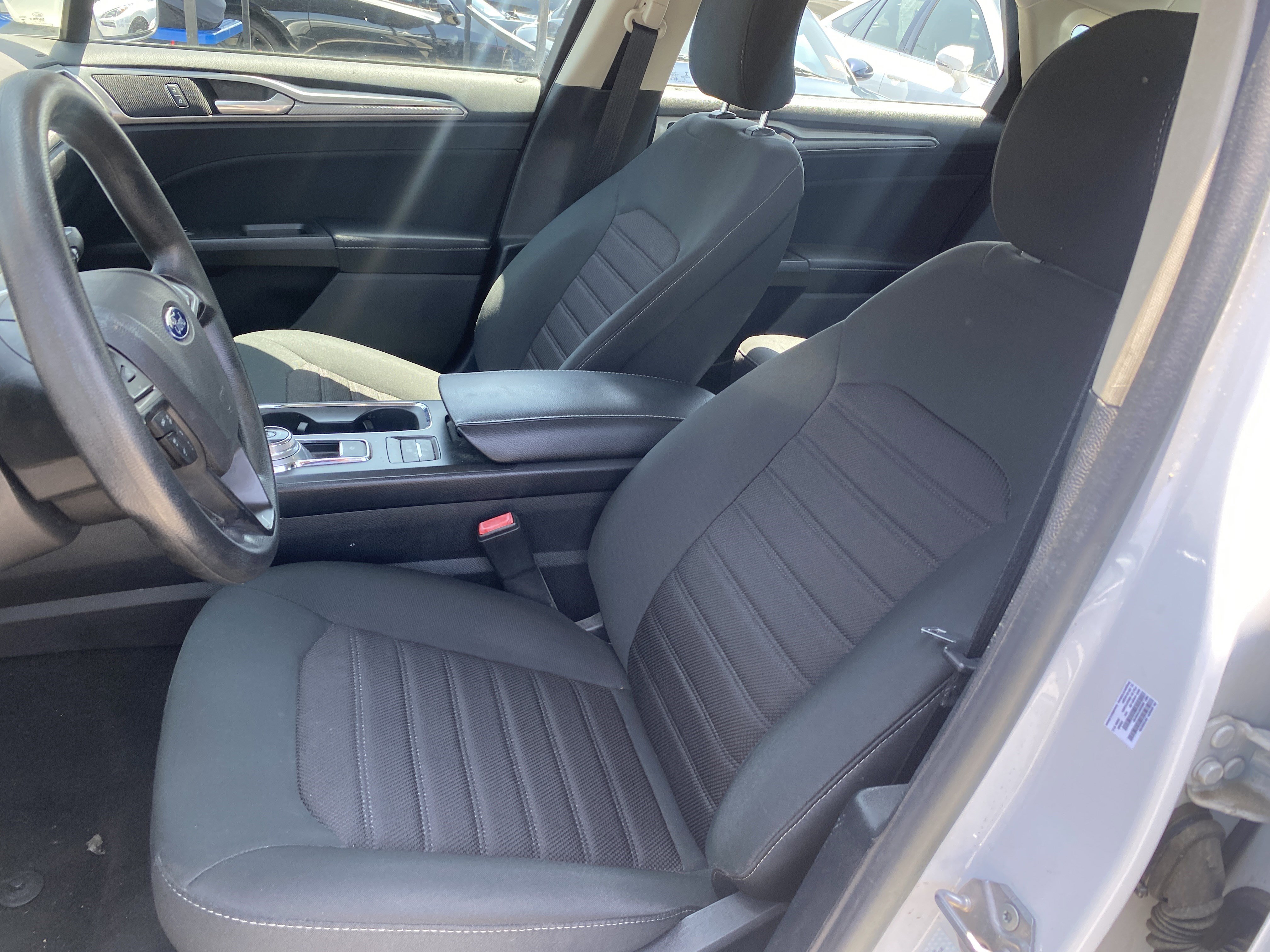 Used 2019 Ford Fusion SE FWD image 13