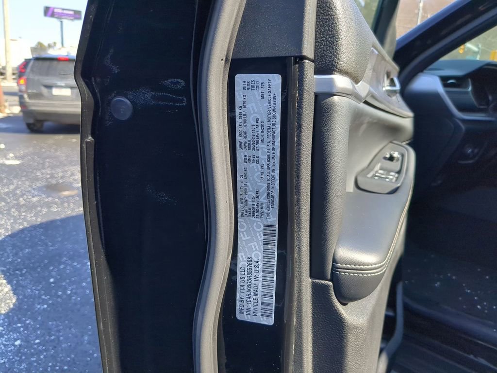 Used 2024 Jeep Grand Cherokee L Limited w/ Luxury Tech Group II image 35