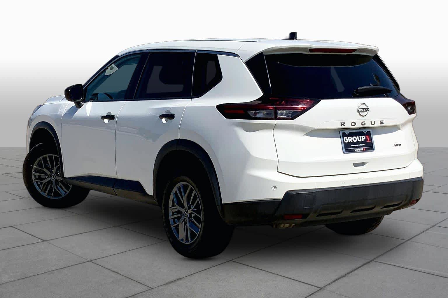 Used 2024 Nissan Rogue S AWD/4WD image 12