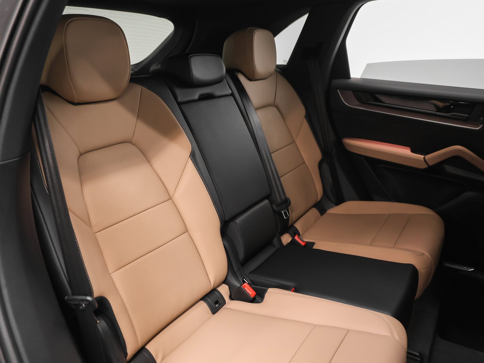 Used 2025 Porsche Cayenne image 24