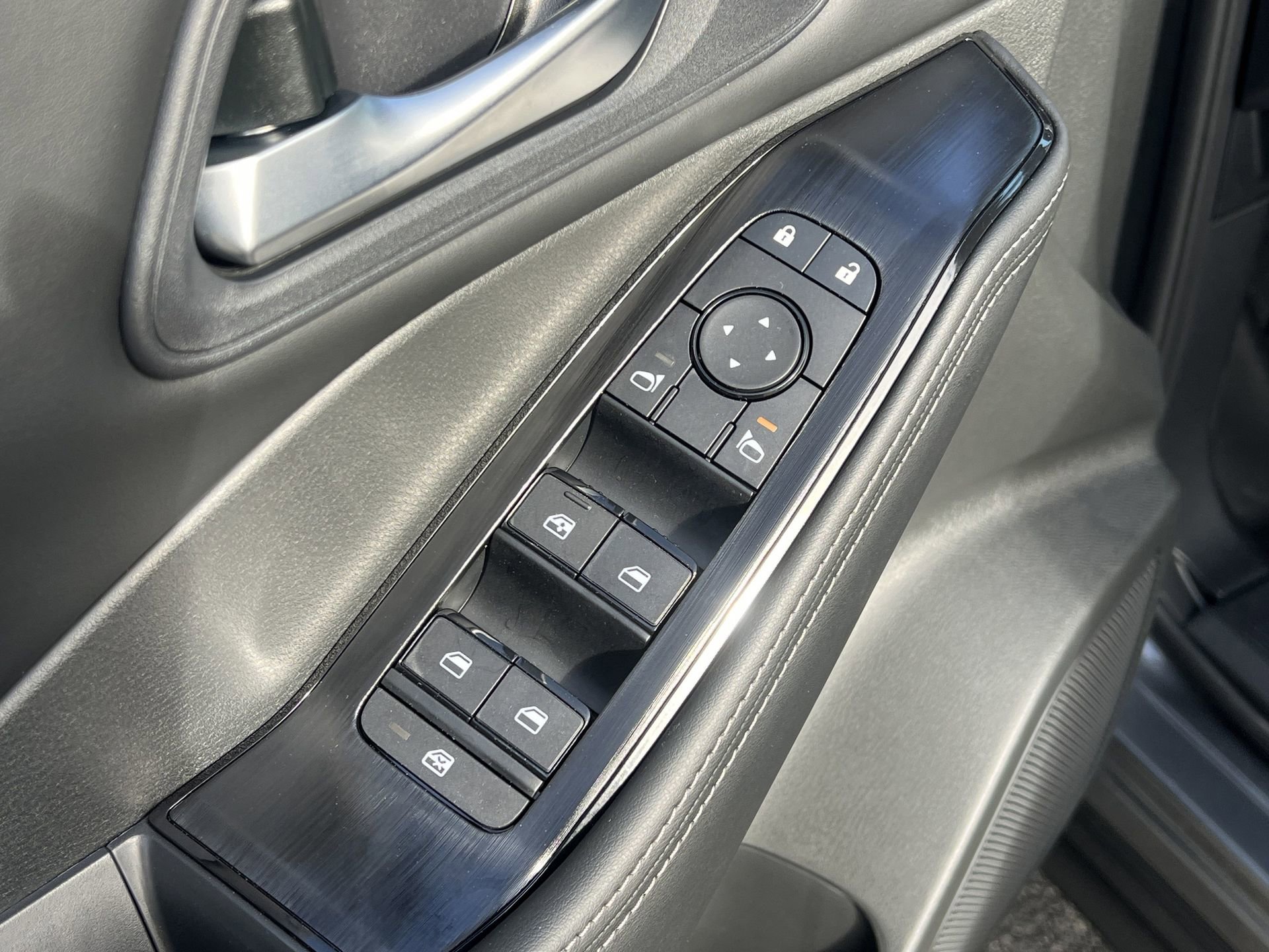 New 2026 Nissan Rogue SV FWD image 14