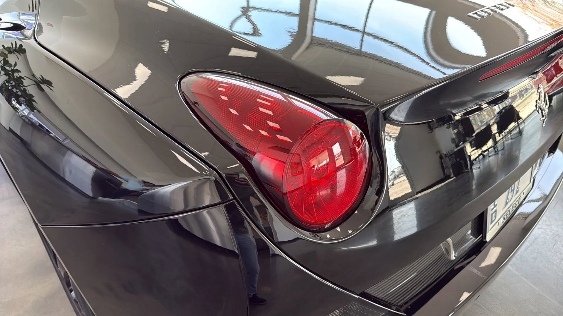 Used 2010 Ferrari California RWD image 28