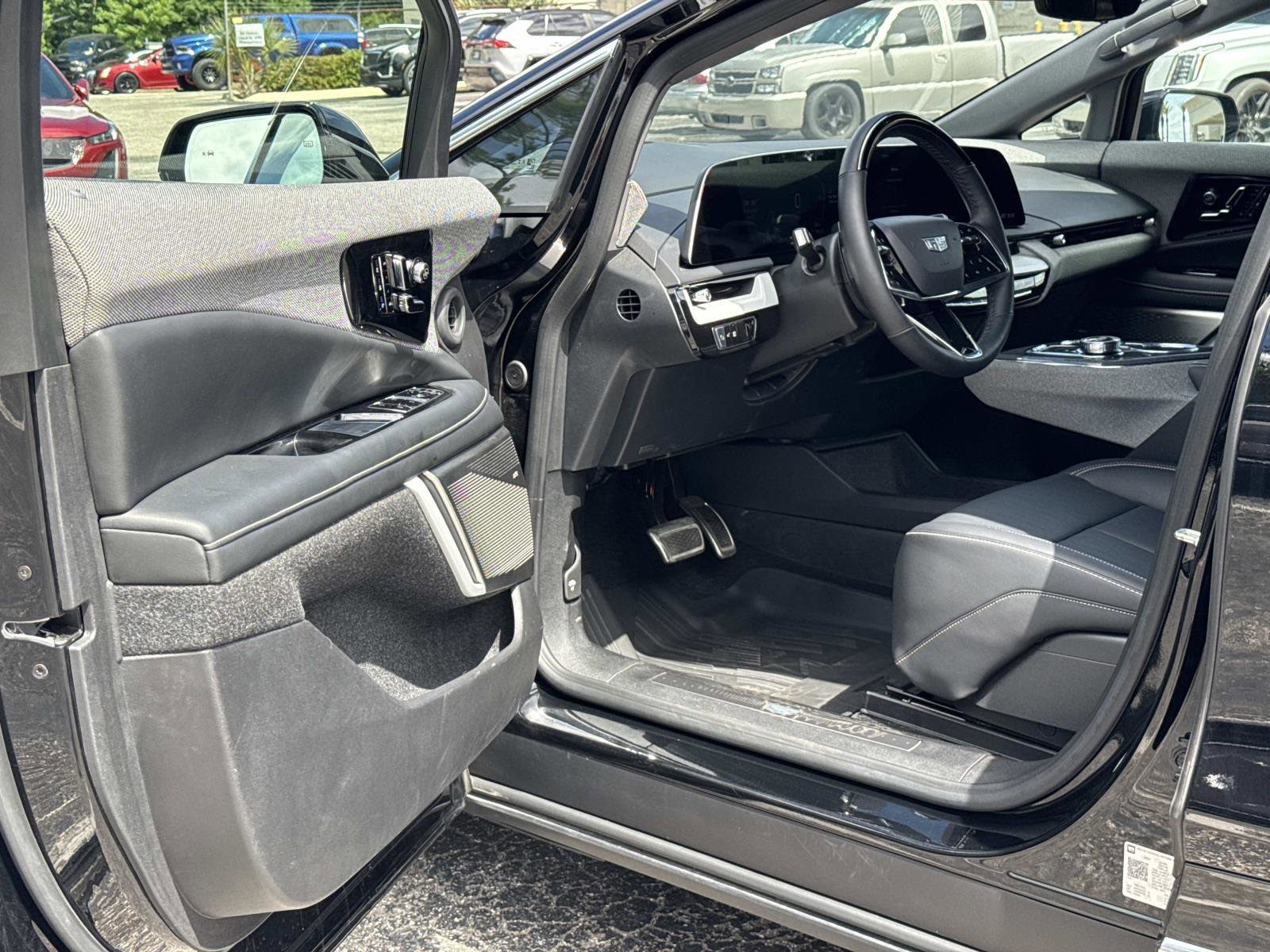 Certified 2025 Cadillac Optiq Luxury 2 w/ LPO, Floor Liner Package AWD/4WD image 13