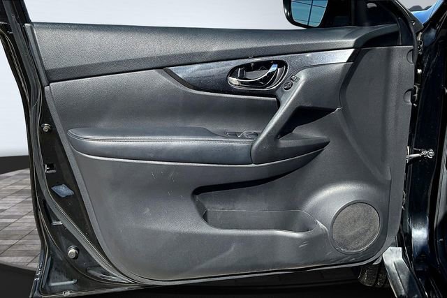 Used 2020 Nissan Rogue SV image 21