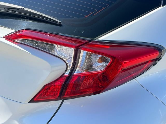 Used 2018 Toyota C-HR XLE FWD image 28