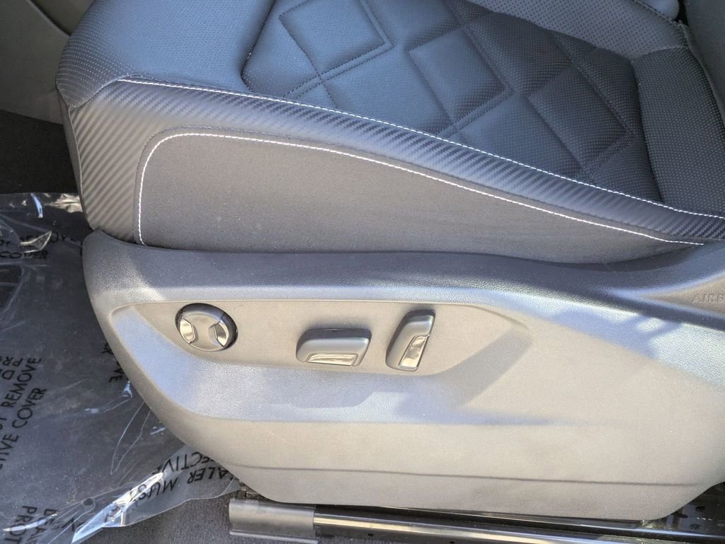 Used 2025 Volkswagen Atlas Cross Sport SE image 15