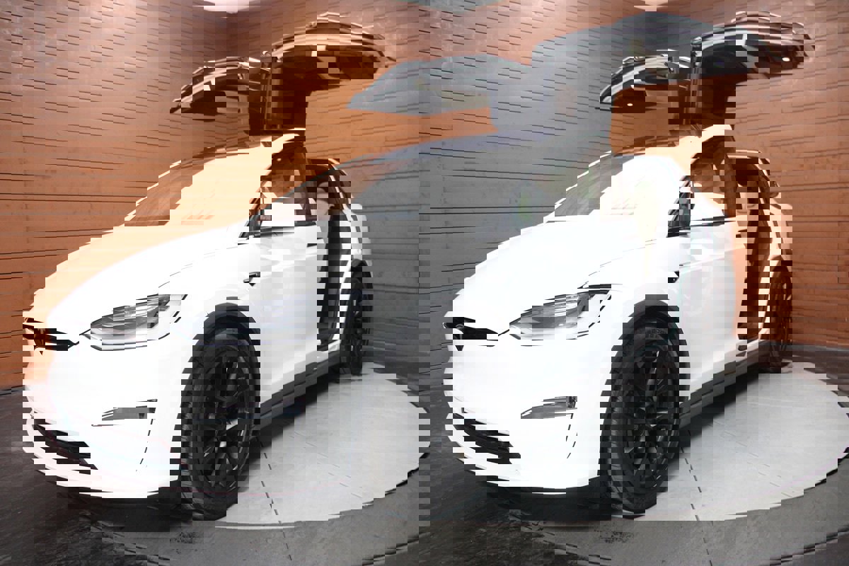 Used 2022 Tesla Model X Plaid image 8
