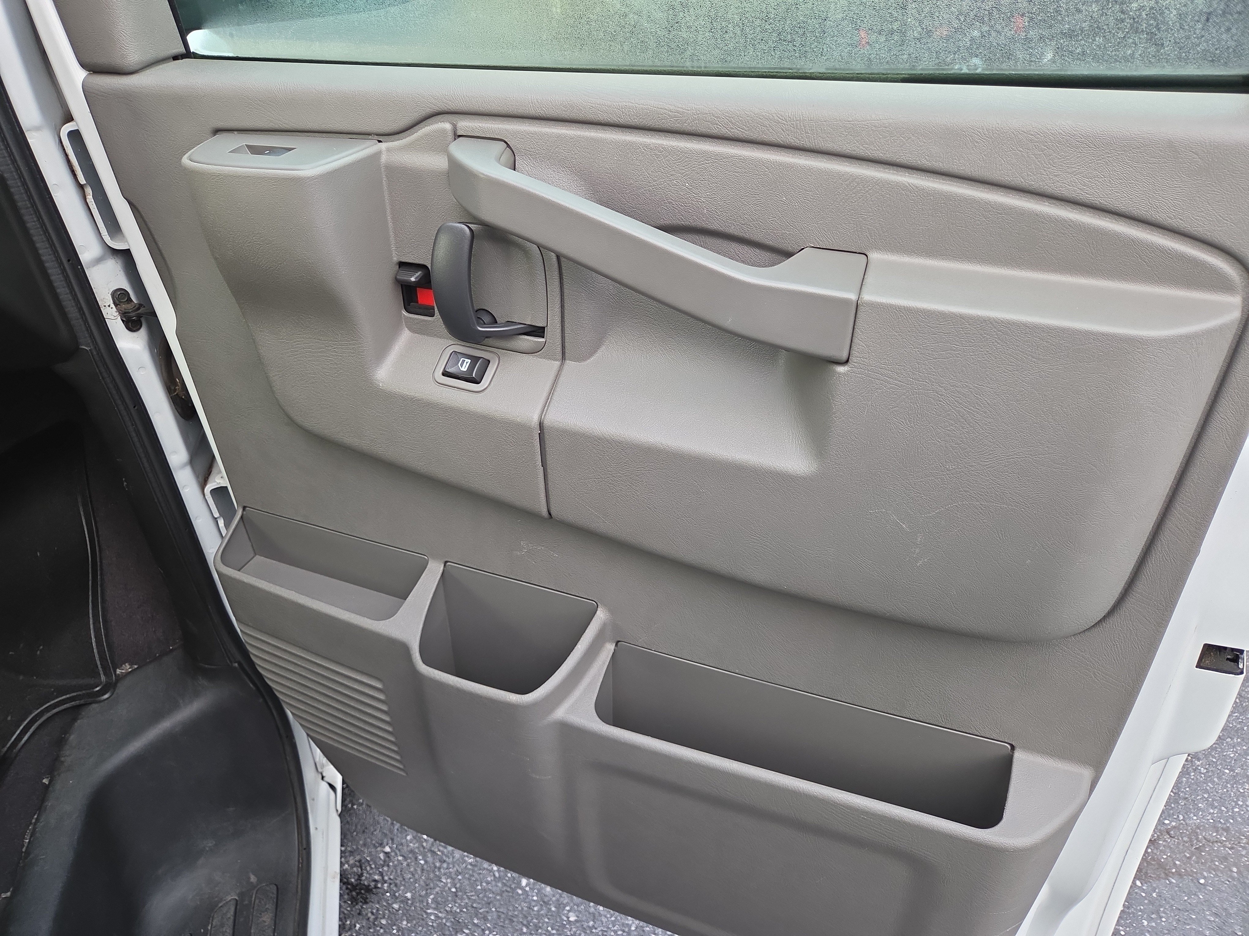 Used 2020 Chevrolet Express 3500 LT w/ LT Preferred Equipment Group RWD image 18