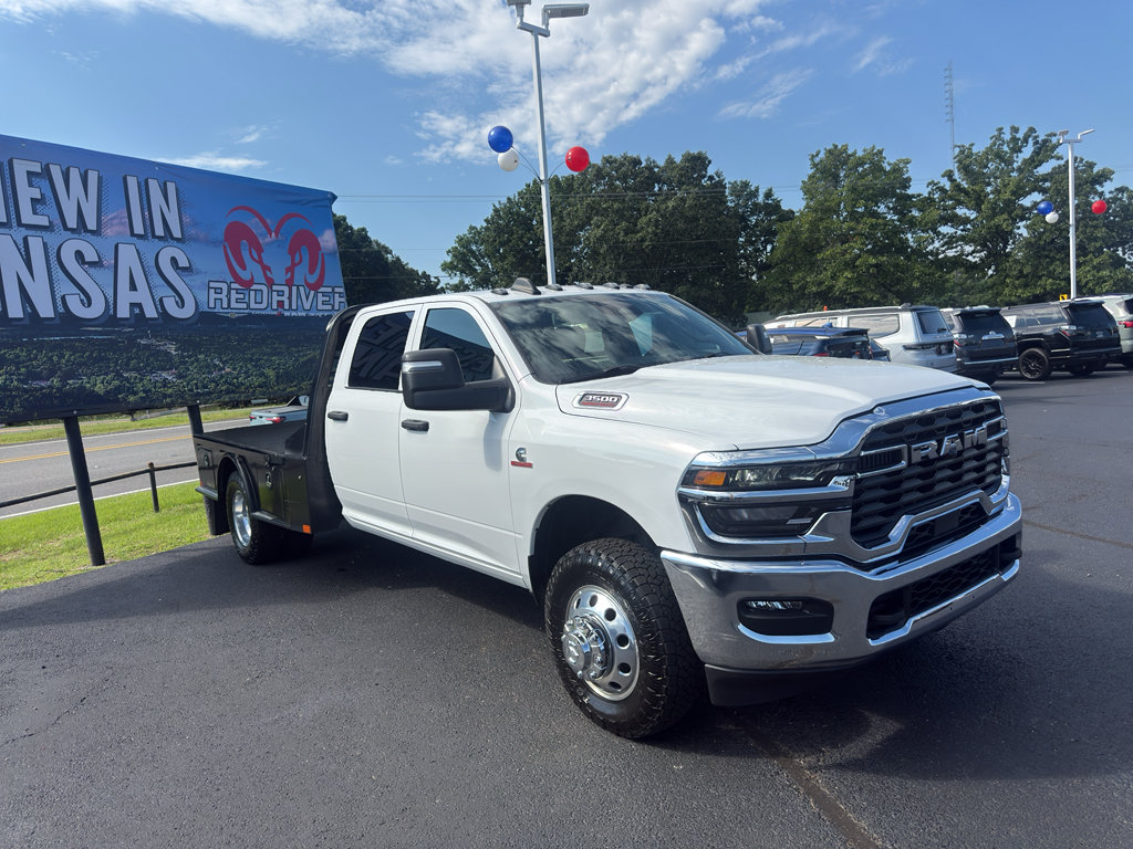 Used 2025 RAM 3500 Tradesman w/ Chrome Appearance Group AWD/4WD image 3