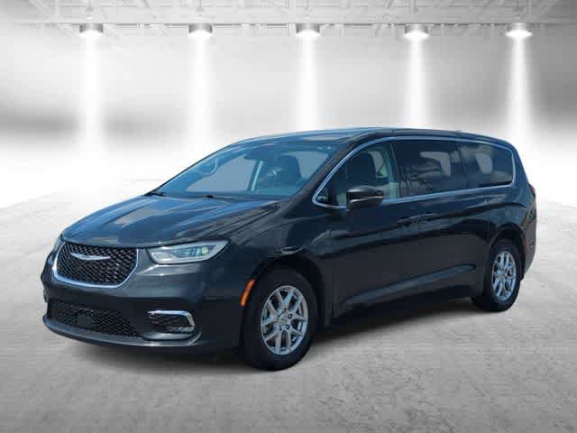 Used 2023 Chrysler Pacifica Touring-L FWD image 4