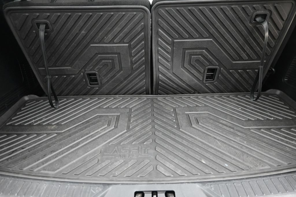 Used 2023 Ford Explorer XLT AWD/4WD image 12
