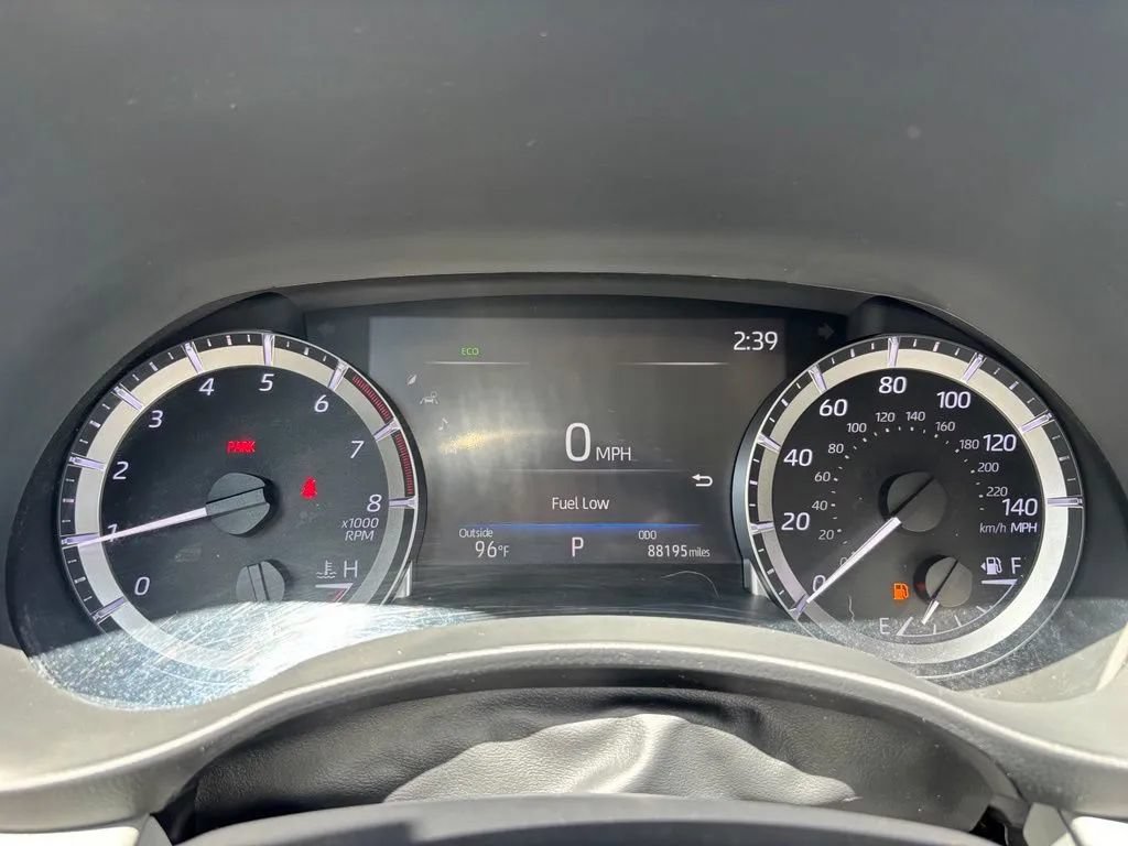 Used 2023 Toyota Highlander XLE FWD image 14
