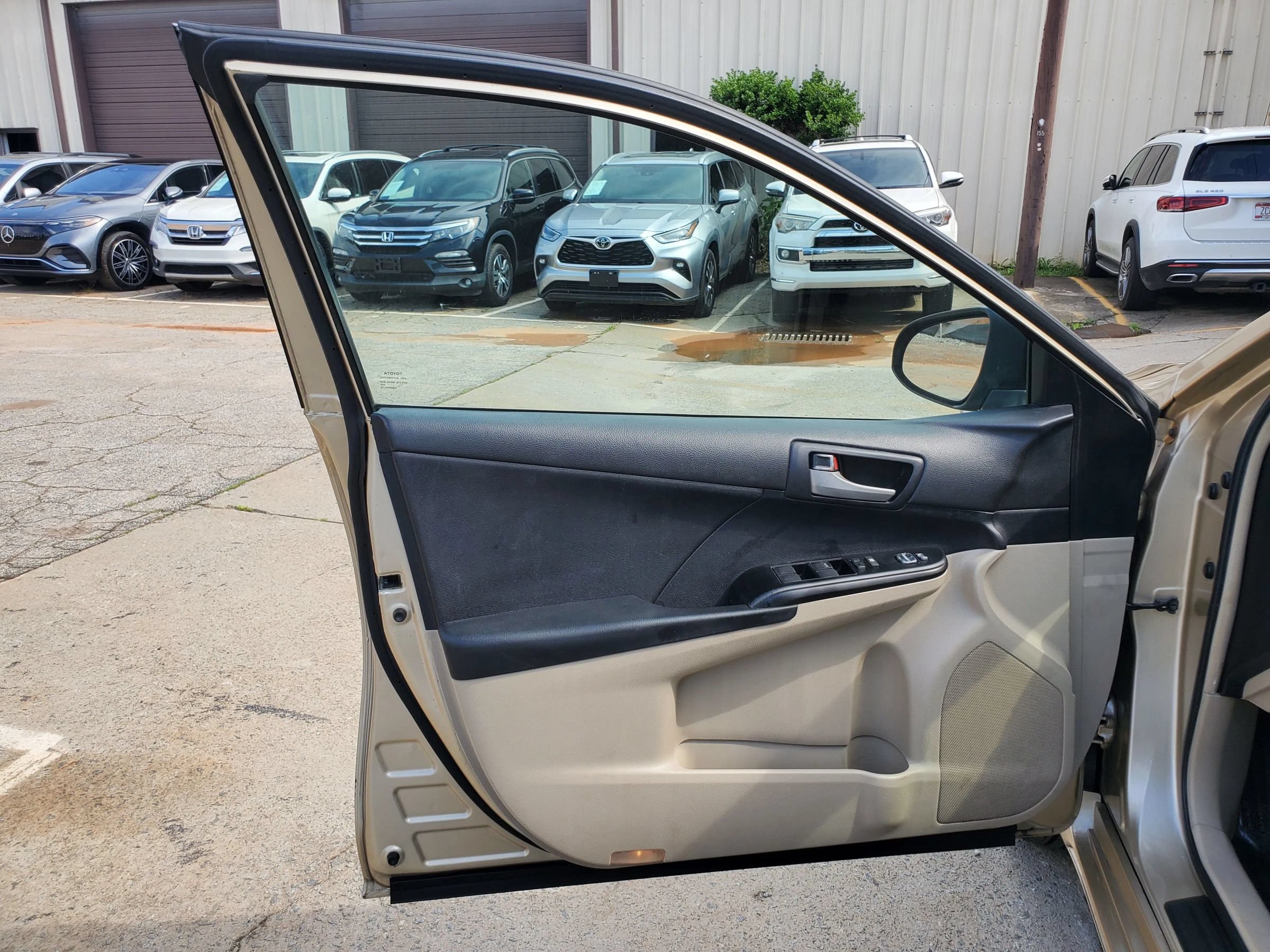Used 2012 Toyota Camry LE FWD image 16