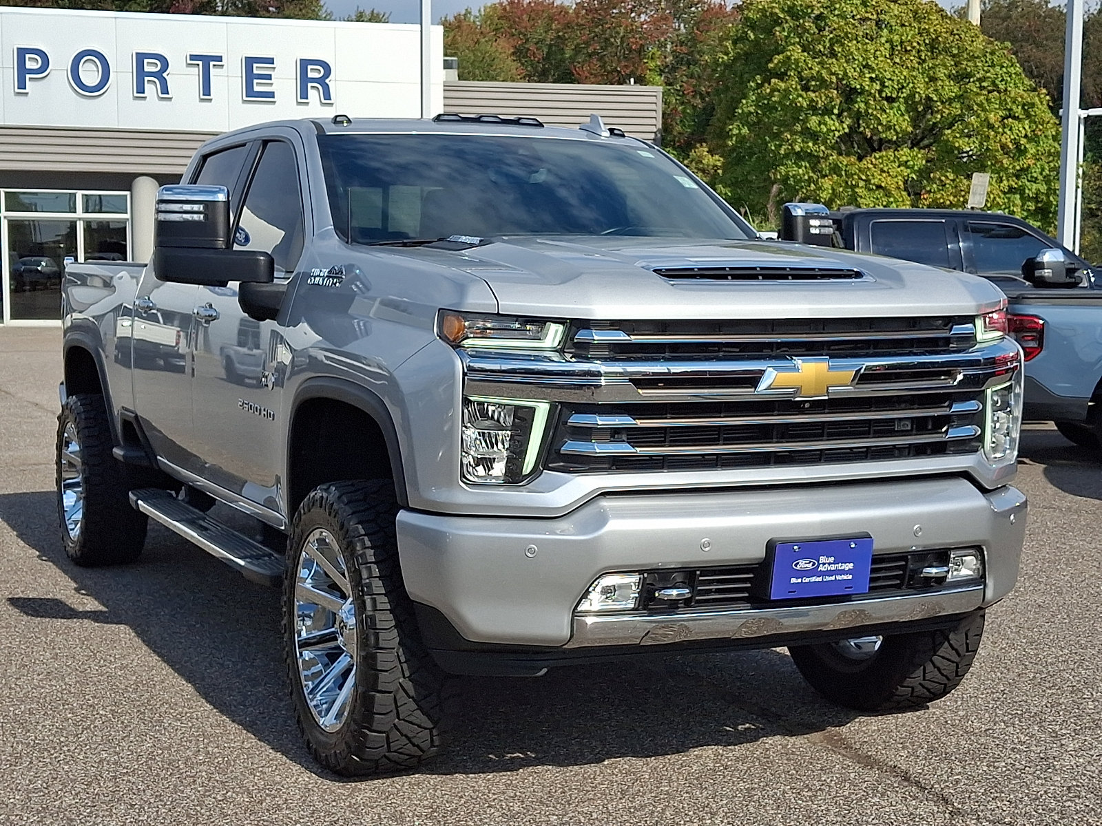 Used 2023 Chevrolet Silverado 2500 High Country AWD/4WD image 2