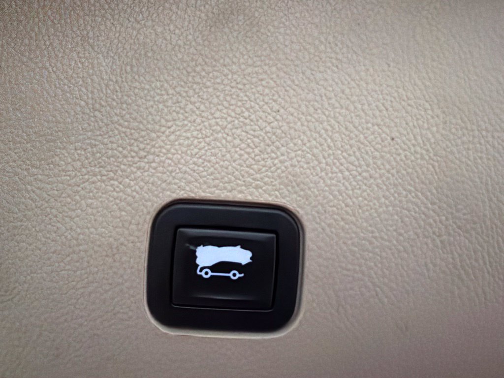 Used 2012 Cadillac SRX Luxury FWD image 13