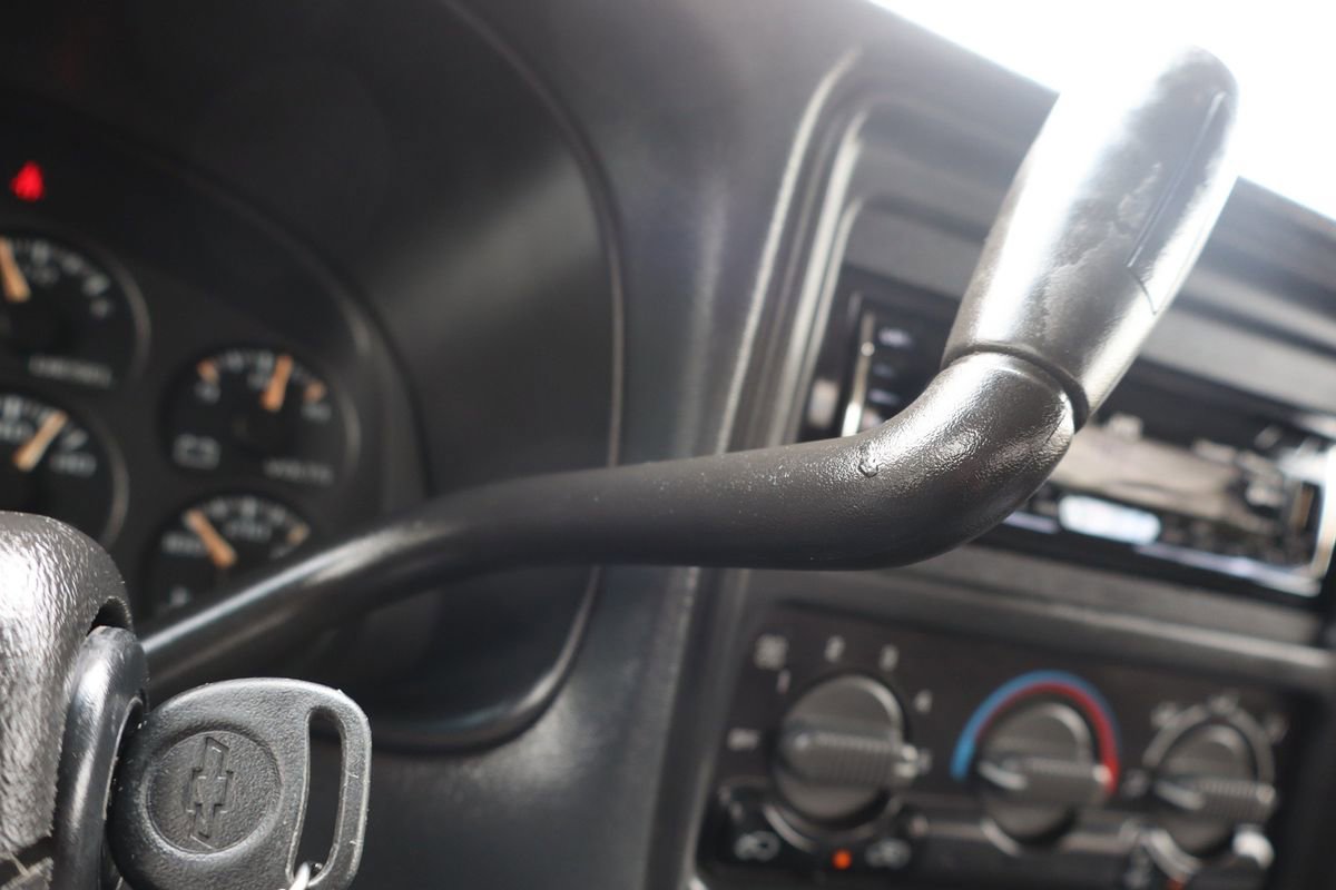 Used 2002 Chevrolet Silverado 2500 LS AWD/4WD image 30