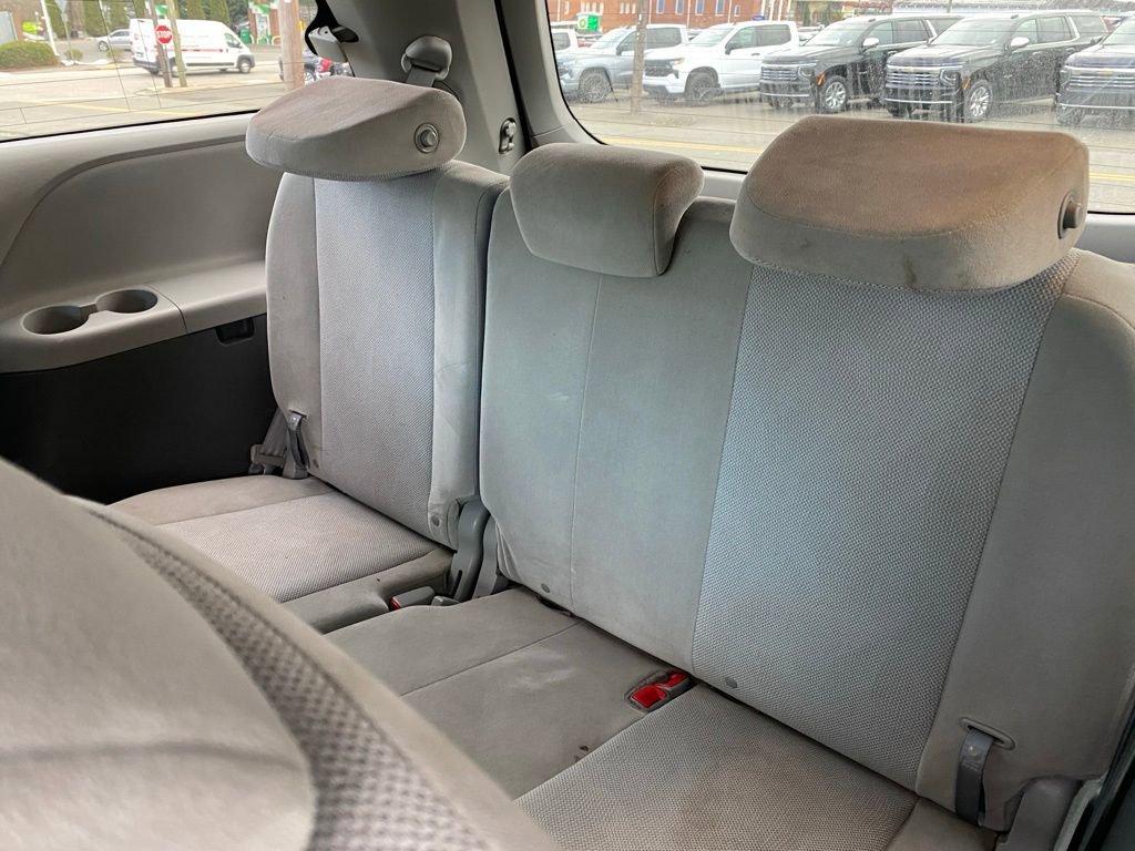 Used 2020 Toyota Sienna L image 17