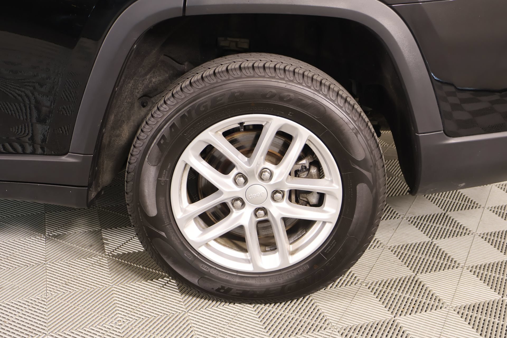 Used 2023 Jeep Grand Cherokee L Laredo AWD/4WD image 18