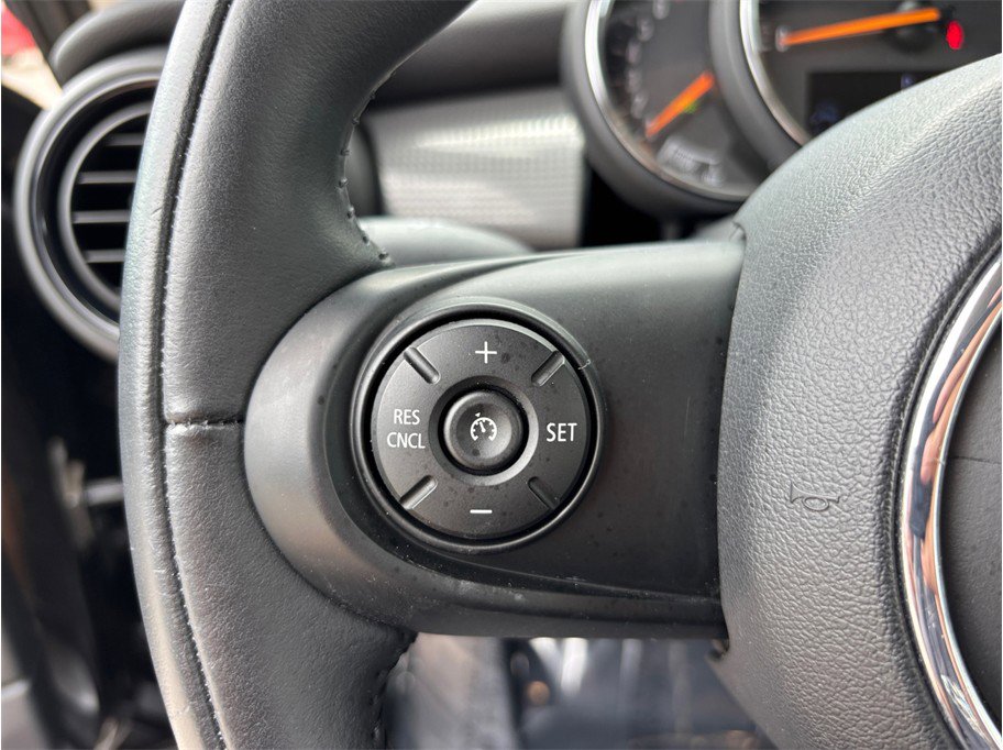 Used 2021 MINI Cooper 2-Door Hardtop FWD image 22