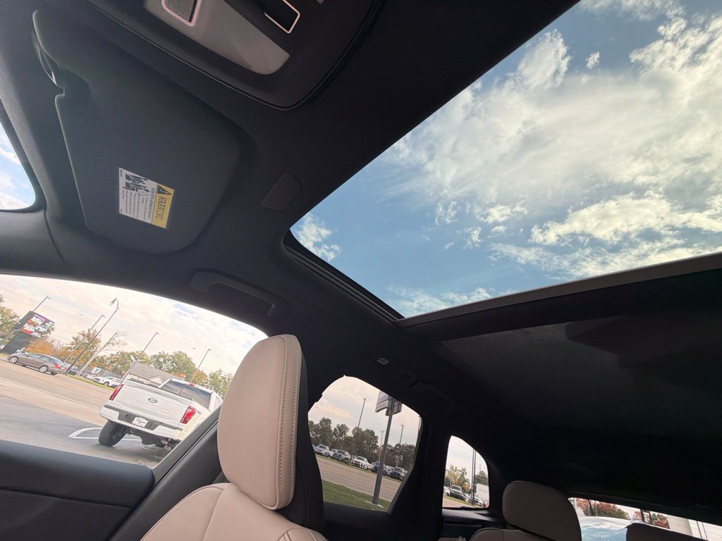 New 2027 Volvo XC60 B5 Plus AWD/4WD image 14