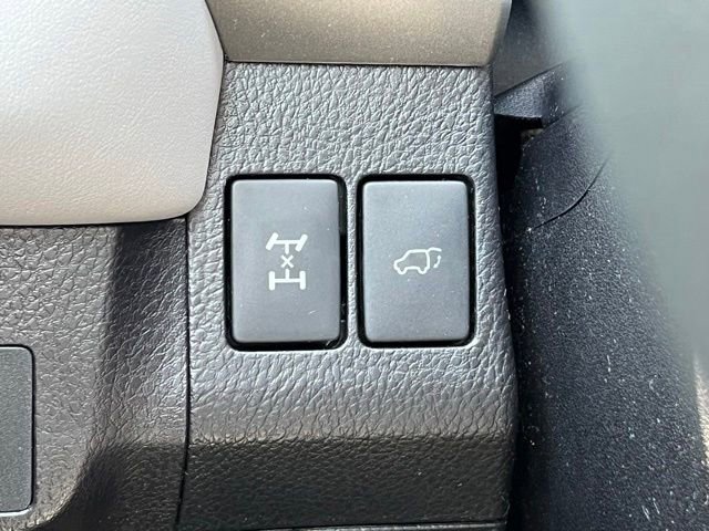 Used 2017 Toyota RAV4 XLE AWD/4WD image 34