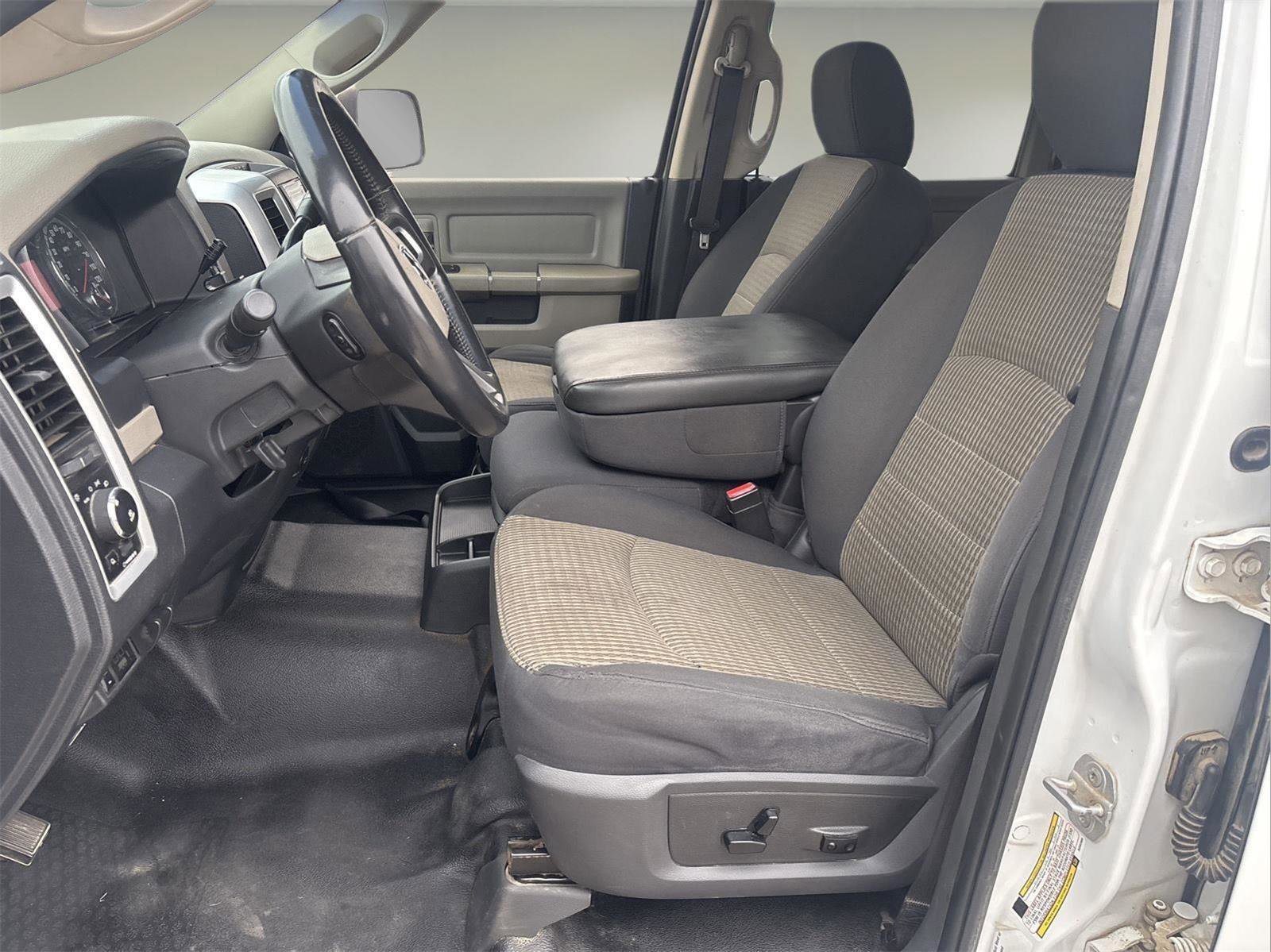 Used 2011 RAM 5500 SLT image 5